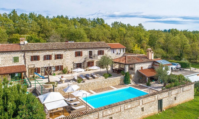 Momjan Villa | Villa Kluni - Four Bedroom Villa with Pool