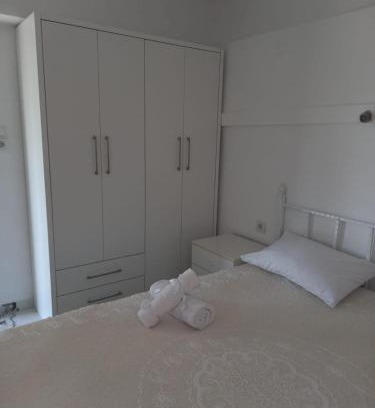 Piqeras Apartamento | Villa Kostandin