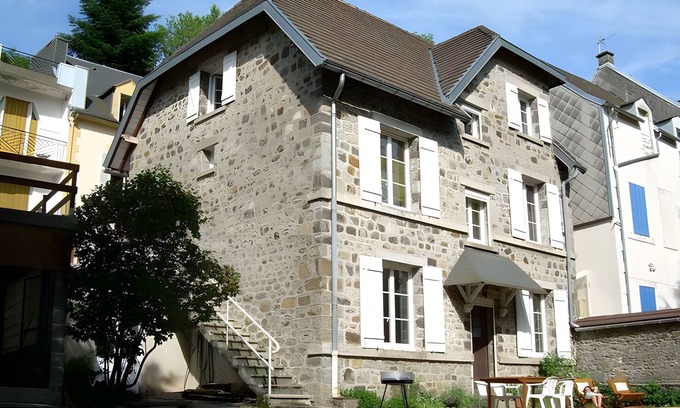 La Bourboule Villa | Villa 'L'autre Vie Là' con vistas a la montaña, terraza privada y Wi-Fi