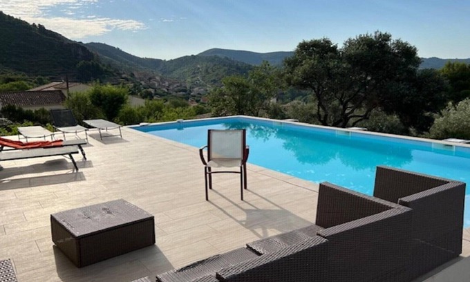 Roquebrun Casa | Villa en Roquebrun con piscina y viñedos