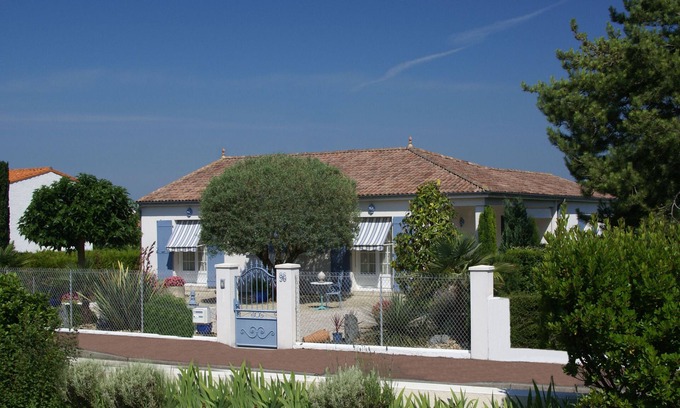 Vaux-sur-Mer Apartamento | Villa l'Olivier apartment, quiet, 10-minute walk from the beach.