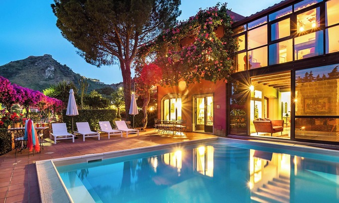 Taormina Villa | Villa en Taormina, Sicilia, Italia con piscina privada para 10 personas