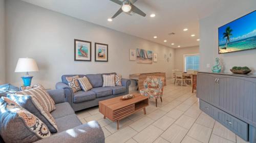 Corpus Christi Casa | Villa La Isla Family Condo with Pool Near Corpus Christis Best Beaches Dining