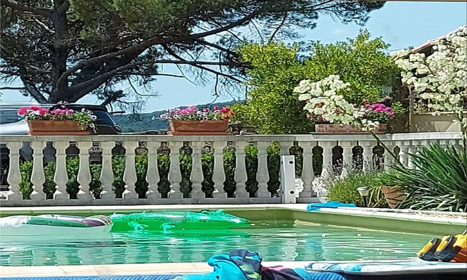 Notre-Dame-de-la-Rouviere Apartamento | Villa La Label, apartment with swimming pool, in the heart of the southern Cévennes