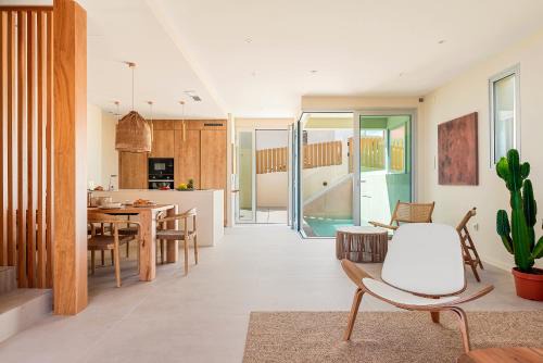 Las Eras Casa | Villa La Majuda - plunge pool and natural beauty