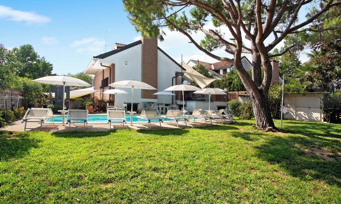 Peschiera Borromeo Villa | "Villa La Palmetta" con piscina, terraza y Wi-Fi
