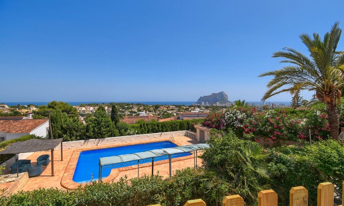 Casas de Torrat Villa | Villa 'La Perla Calpe Seaview' con vistas al mar, Wi-Fi y aire acondicionado