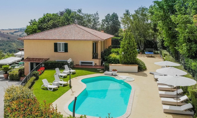 Mogliano Villa | Villa La Quiete, villa elegante y confortable con piscina en el sur de la Marche