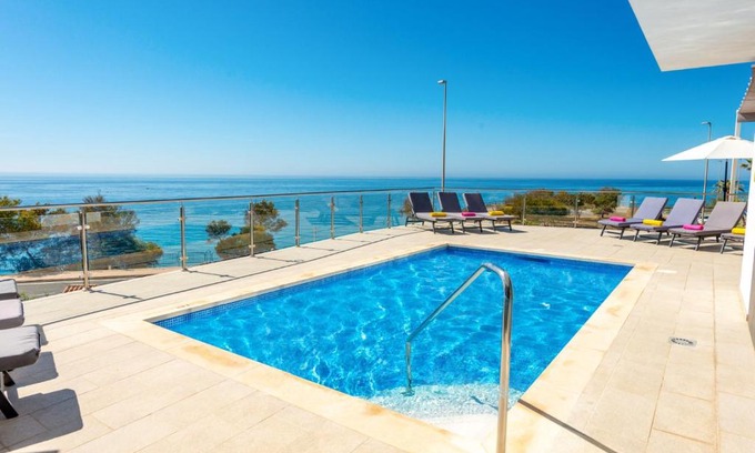Urbanización Ladera del Mar Villa | Villa Ladera Vista by Villa Plus