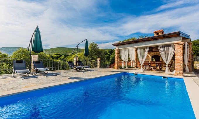 Primorski Dolac Villa | Villa Laurosa proporcionar a usted el estilo tradicional dálmata en la naturaleza pacífica