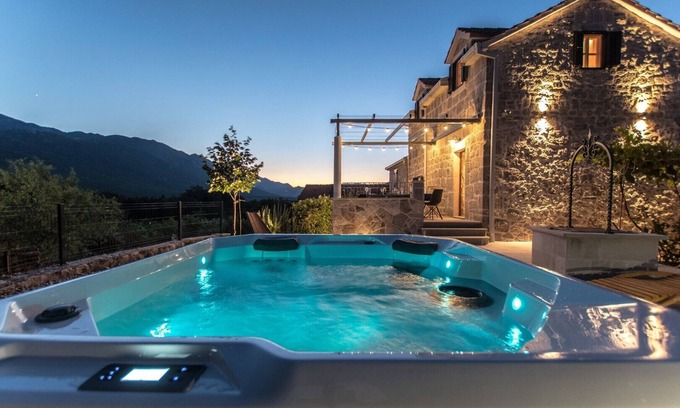 South Croatia Coast Villa | Villa Le Adria Hot Tub Free Beach Parking