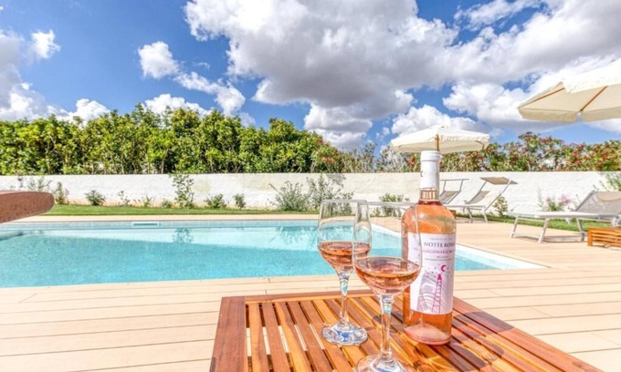 Taurisano Villa | Villa le Tarantine, relájate rodeado de naturaleza y a pocos pasos del mar