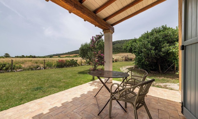 Sant'Anna Arresi Villa | "Villa Le Vigne" cerca del mar con jardín y terraza