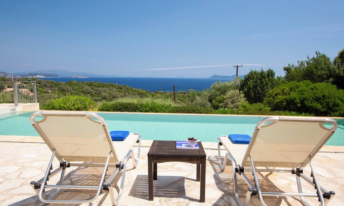 Sivota Villa | Villa Lefki. , Piscina privada amplia y contemporánea.