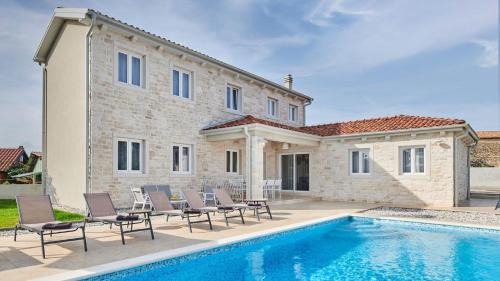 Fiorini Casa | Villa Leon by Villas Holiday