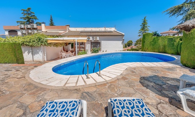 Barrio de la Vega Villa | Villa 'Leonor Con Piscina Privada' con vistas a la montaña, Wi-Fi y aire acondicionado