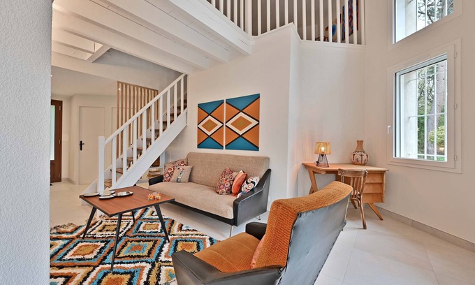 Les Angles Villa | Villa Les Cerisiers : 70's decor, parking, Clim