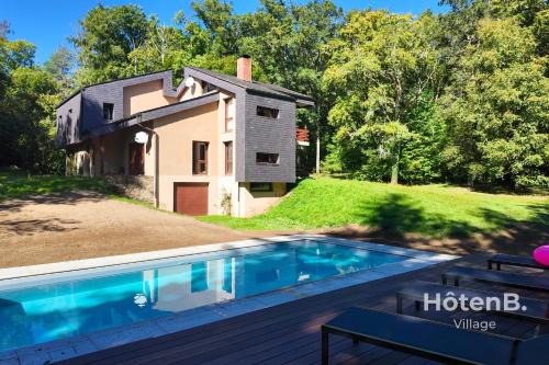 Feytiat Casa | Villa Les Chabannes Pool Billiards & Leisure