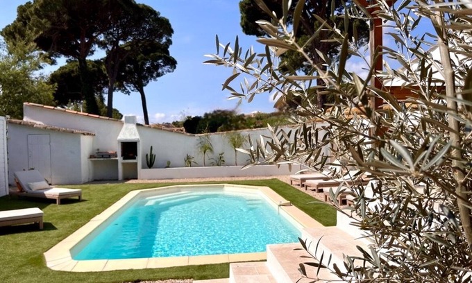 Guerrevieille Villa | Villa Les Lauriers 150 m from the sea heated pool, Grimaud, golfe St Tropez
