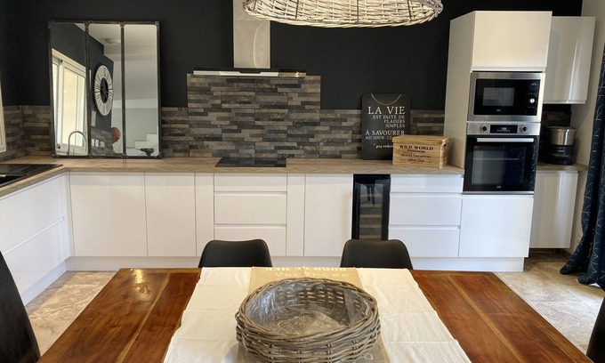 Saint-Didier Villa | Luxury villa Les Romarins