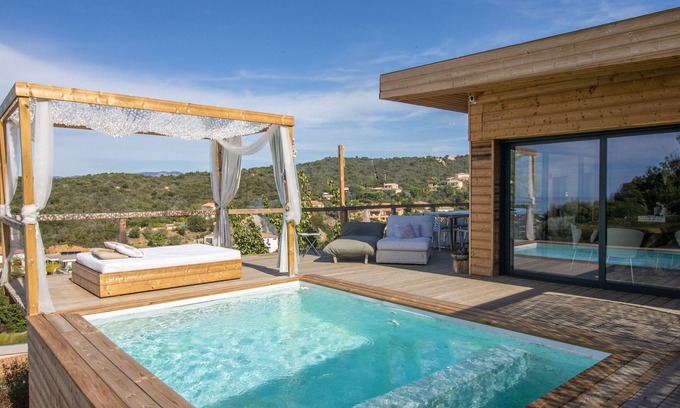 Albitreccia Villa | Villa 'Liliekaena' con vistas al mar, Wi-Fi y aire acondicionado
