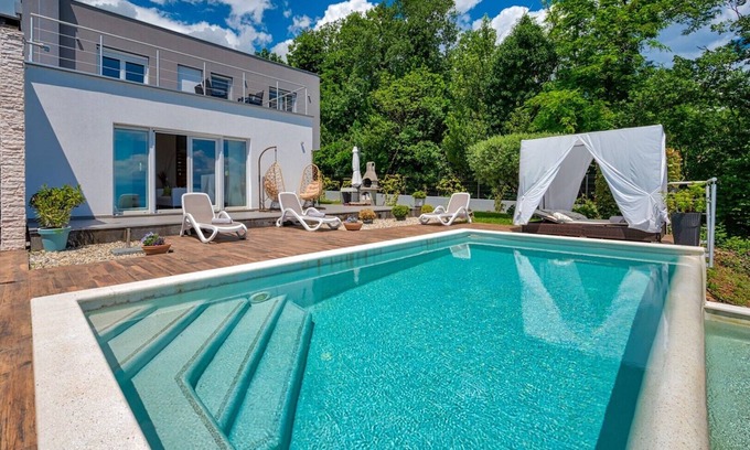 Lovran Villa | Villa LIna - hermosa villa con piscina infinita cerca de la playa