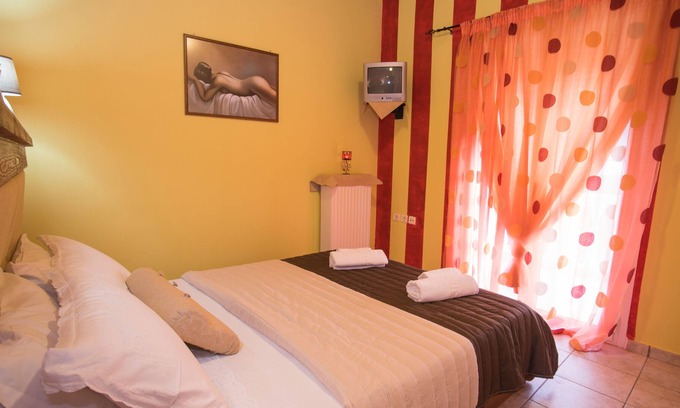 Pantokratoras Casa | Villa Lina es una hermosa casa de vacaciones ubicada en el pueblo de Pantokratoras