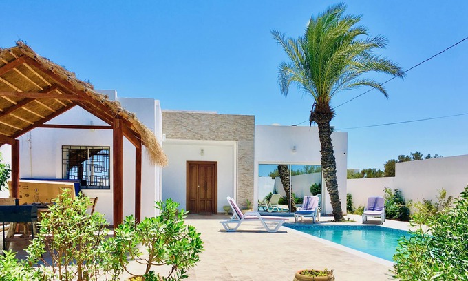 Arkou Casa | Villa Lina : Modern swimming pool not overlooked Djerba
