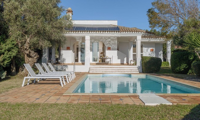 Benalup-Casas Vieja Villa | Villa 'Lirio' con vistas a la montaña, Wi-Fi y aire acondicionado
