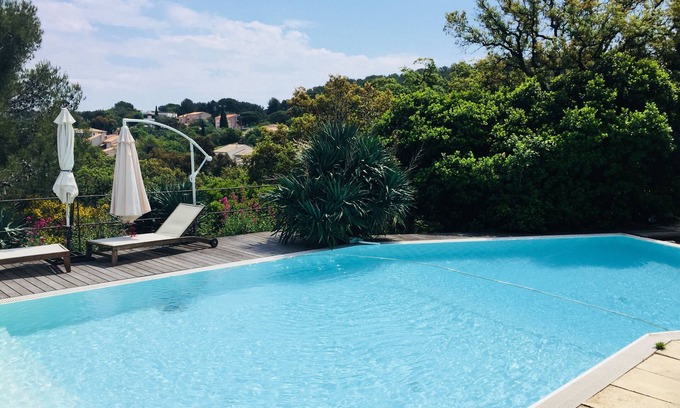 Carqueiranne Villa | Villa 'Loft 45m2 Piscine' con vistas a la montaña, Wi-Fi y aire acondicionado