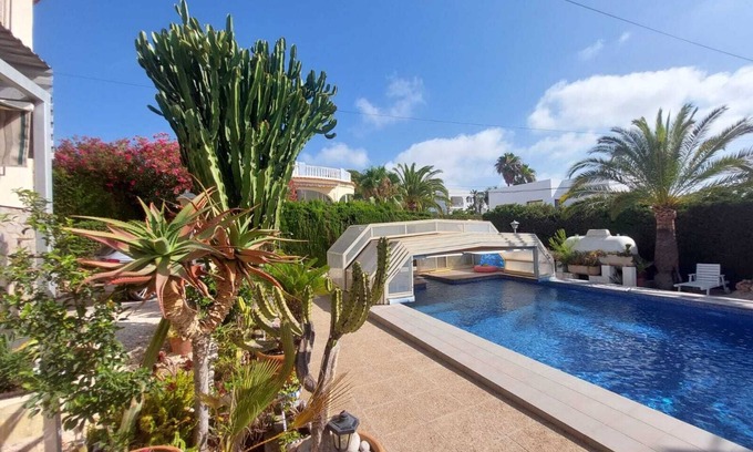 Centro de Calpe Chalet De Esquí | CHALET LOS ALMENDROS CON PISCINA PRIVADA