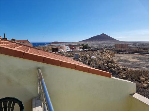 El Medano Casa | Villa Los Vientos only 100m to the surf beach, terrace, balcony, sea view, wifi