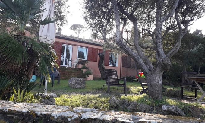 Monte Argentario Villa | Villa Luce con vistas panorámicas y jardín.