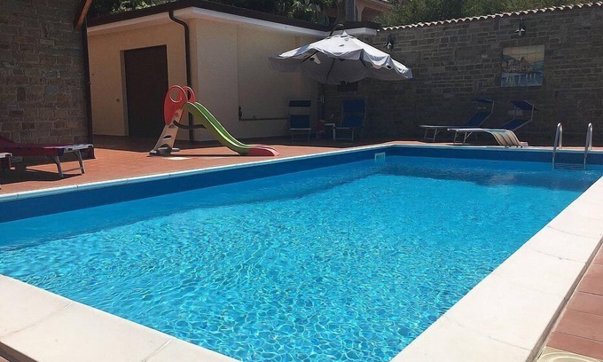 Santa Maria di Castellabate Villa | Villa Ludovica: Un apartamento elegante y acogedor que forma parte de una villa situada en una colina.