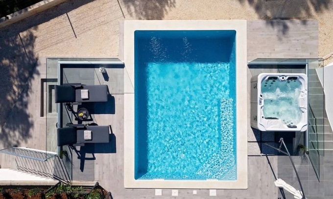 Bartici Casa | Villa LULU with heated pool, sauna and hot tub