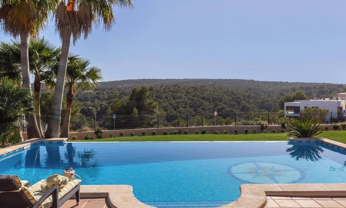 Sol de Mallorca Villa | Villa 'Luxurious Villa Sol de Mallorca' con vistas a la montaña, piscina y Wi-Fi