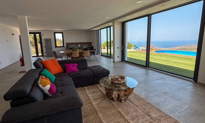 Tergu Villa | Villa 'Luxury Minni' con vistas al mar, Wi-Fi y aire acondicionado