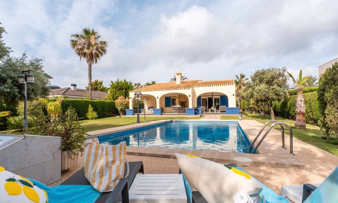 Orihuela Costa Villa | Villa 'Luxury Next Beach Cabo Roig' con piscina privada, Wi-Fi y aire acondicionado