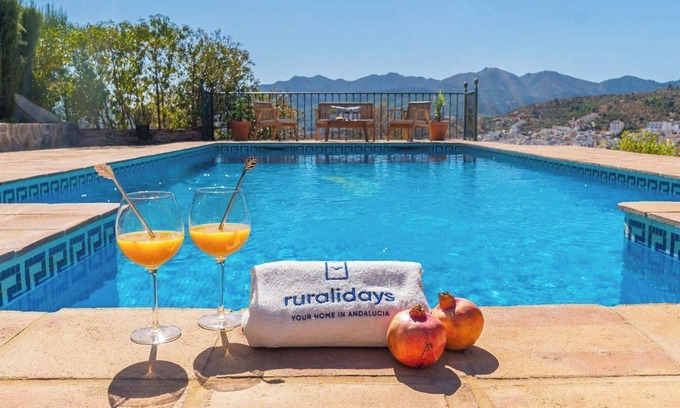 Guaro Villa | Villa Luz de Luna Guaro by Ruralidays