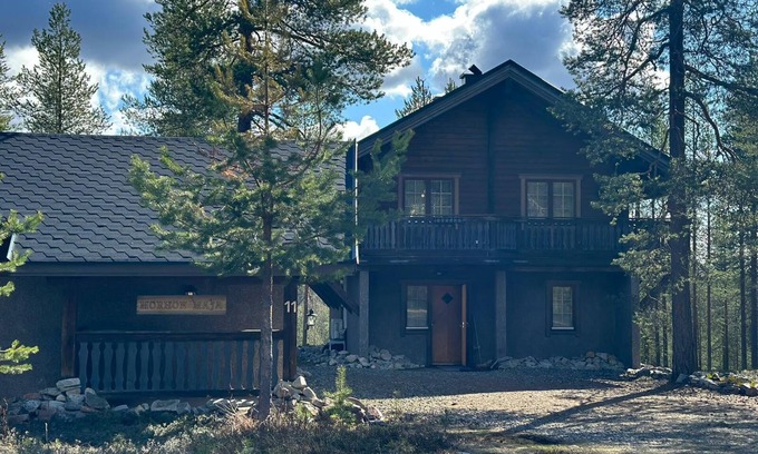 Pyhatunturi Cabaña | Villa Mörhön maja - A traditional Finnish log cabin right by the Pyhä Ski Resort