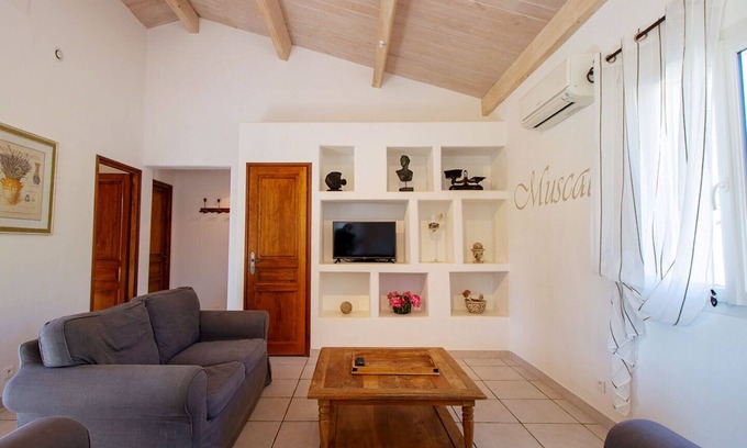 Saint-Maurice-dʼArdeche Villa | Villa-Clásico-Baño con bañera-Vista a la Piscina