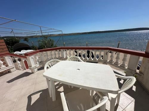 Brinje Apartamento | Villa M ground floor Apartment for 4 persons