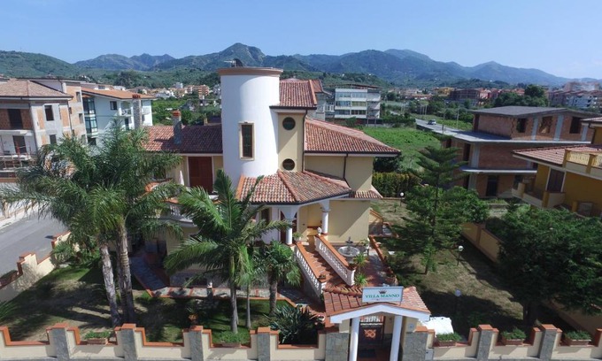 Barcellona Pozzo di Gotto Cama Y Desayuno | Villa Manno
