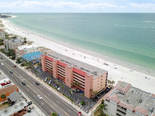 Madeira Beach Casa | Villa Madeira by Travel Resort Services