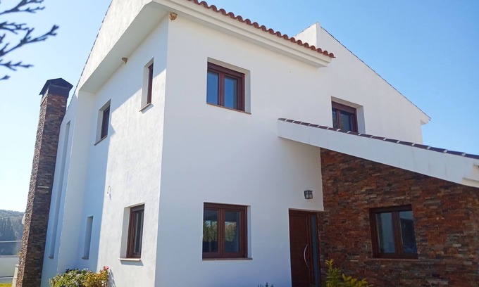 Loja Casa | Villa Madodos con piscina privada. Un alojamiento especial y versátil.