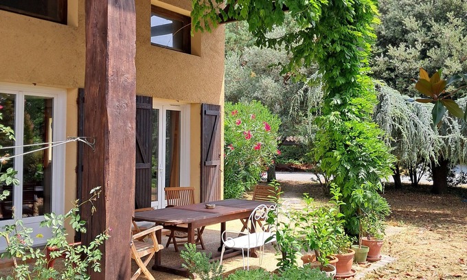 Condom Villa | Villa Magnolia