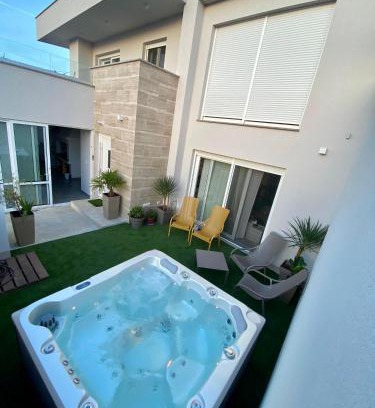 Pakostane Villa | Villa Maksan - Sea View, Jacuzzi & BBQ Garden