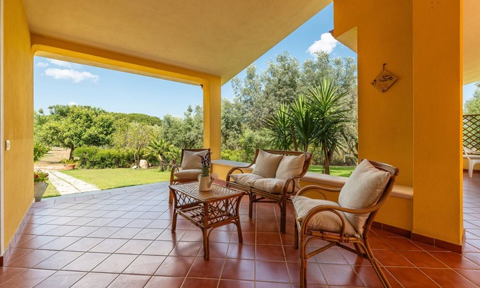 Quartucciu Villa | Villa 'Mameli' con vistas a la montaña, Wi-Fi y aire acondicionado