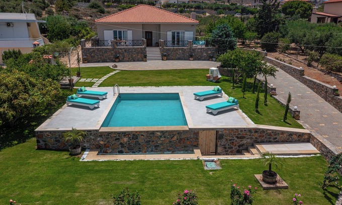 Vathianos Kampos Apartamento | Villa Manetti w/ Private Pool and Garden by Hospi