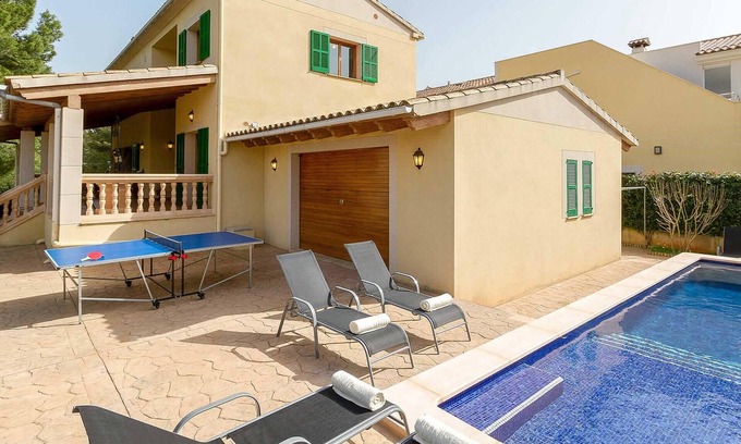 Marina Manresa Casa | Villa Manresa is located near the Alcudia suburb of Malpas and is within walking distance of two bea